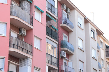 Fachada de pisos en alquiler