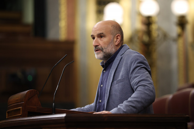 El portavoz de BNG en el Congreso, Néstor Rego, durante una sesión plenaria en el Congreso,