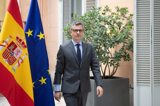 El ministro de la Presidencia, Justicia y Relaciones con las Cortes, Félix Bolaños, atiende a los medios de comunicación, en el Palacio de Parcent, a 4 de mayo de 2026, en Madrid (España).
