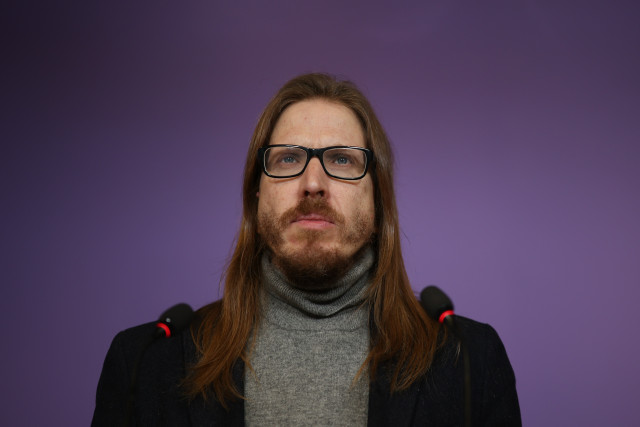 Archivo - El secretario de organización y portavoz de Podemos, Pablo Fernández, ofrece una rueda de prensa en la sede de Podemos, a 9 de febrero de 2026, en Madrid (España).