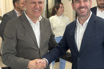 Firma del acuerdo de colaboración entre Cemex y Ensenyem.
