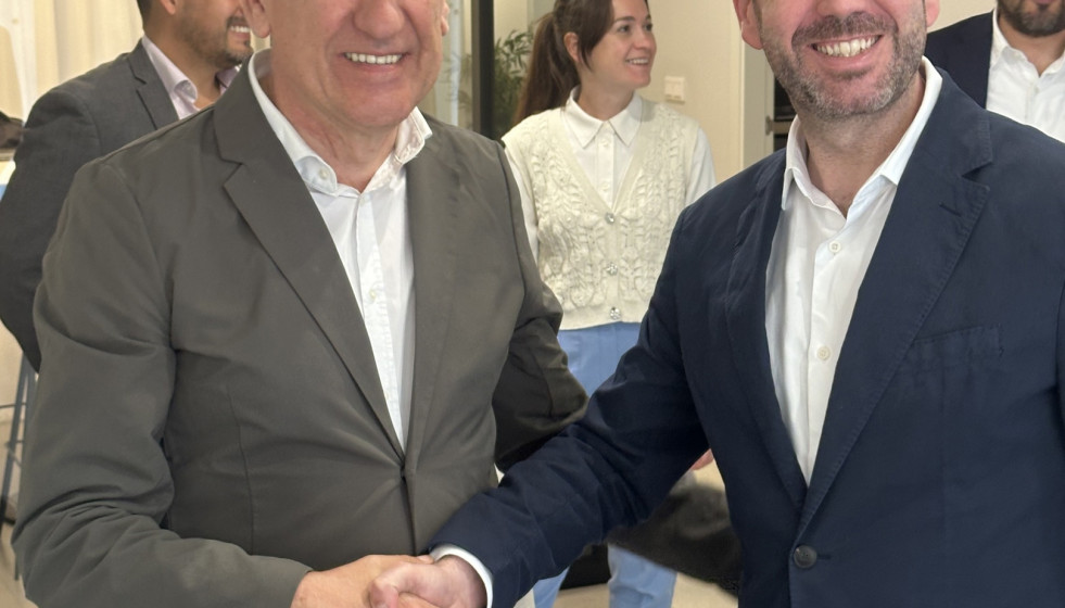 Firma del acuerdo de colaboración entre Cemex y Ensenyem.