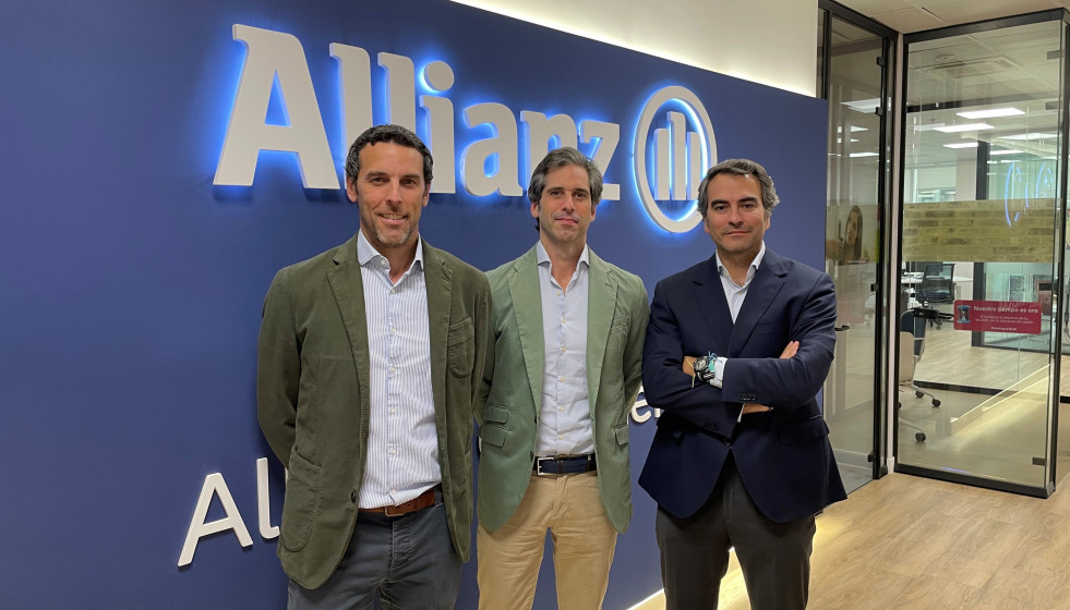 De izquierda a derecha: Javier Ansorena, director de Gestión de Clientes; Ignacio D'Ornellas, responsable de Distribución en Iberial; y Gonzalo de la Puente,  responsable de Global & International B