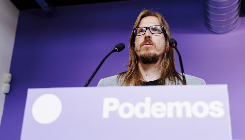 Archivo - El secretario de Organización y portavoz de Podemos, Pablo Fernández, ofrece una rueda de prensa para analizar las consecuencias de las protestas propalestinas en la última etapa de la Vu