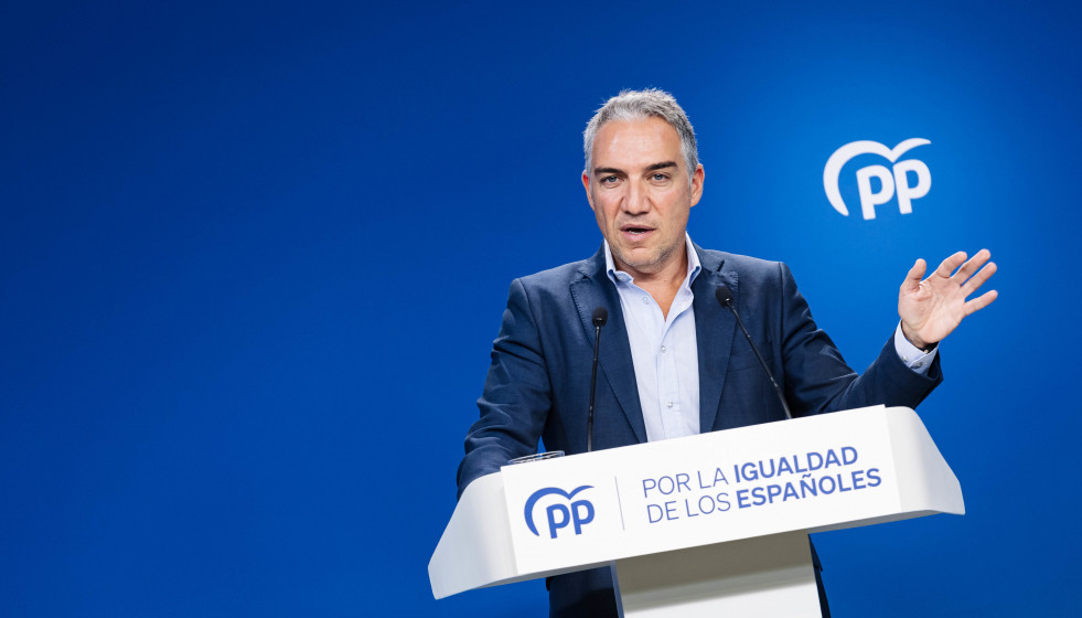Archivo - El coordinador general del PP, Elías Bendodo, ofrece una rueda de prensa. Archivo.