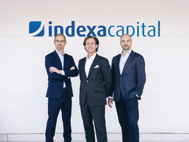 Archivo - De izquierda a derecha: Unai Ansejo, Ramón Blanco y François Derbaix, consejeros y cofundadores de Indexa Capital Group.