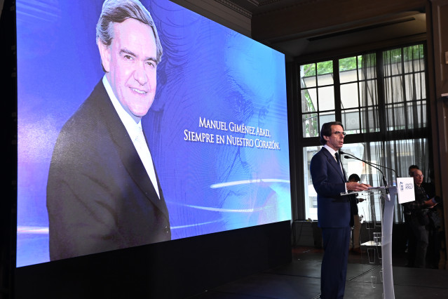 El expresidente del Gobierno, José María Aznar, durante el acto de homenaje a Manuel Giménez Abad, en el  Hotel NH Collection Gran Hotel, a 4 de mayo de 2026, en Zaragoza, Aragón (España).