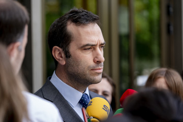 Archivo - El ministro de Economía, Comercio y Empresa, Carlos Cuerpo, atiende a los medios de comunicación, en el Ministerio de Economía, Comercio y Empresa, a 15 de mayo de 2024, en Madrid (Españ