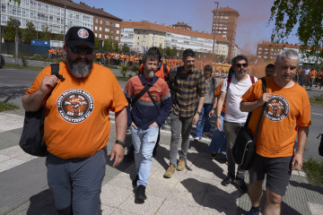 Varias personas durante una concentración de trabajadores de Tubos Reunidos