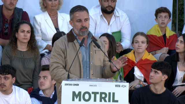 Santiago Abascal en un acto de campaña en Motril, Granada