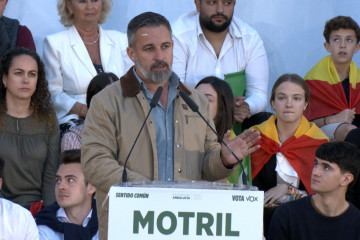 Santiago Abascal en un acto de campaña en Motril, Granada