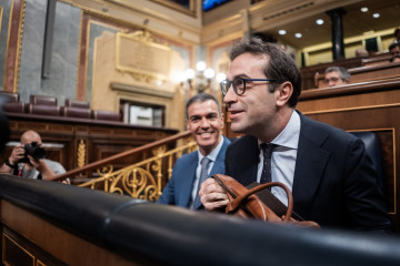 El presidente del Gobierno, Pedro Sánchez, y el vicepresidente y ministro de Economía, Carlos Cuerpo