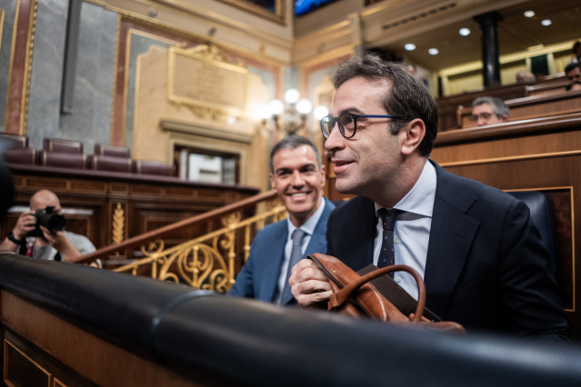 El presidente del Gobierno, Pedro Sánchez, y el vicepresidente y ministro de Economía, Carlos Cuerpo