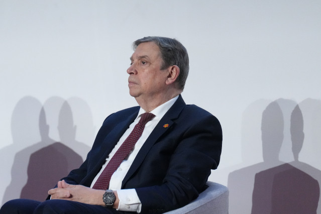 Archivo - El ministro de Agricultura, Pesca y Alimentación, Luis Planas, durante la inauguración de la  II Cumbre Agroalimentaria 'Sistemas alimentarios global.es’, a 23 de marzo de 2026, en Barcelona, Catalunya (España).