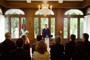 Comparecencia pública del Lehendakari, Imanol Pradales, en el Palacio de Ajuria Enea, con motivo del fallecimiento de Carlos Garaikoetxea