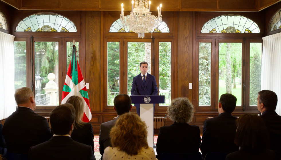 Comparecencia pública del Lehendakari, Imanol Pradales, en el Palacio de Ajuria Enea, con motivo del fallecimiento de Carlos Garaikoetxea
