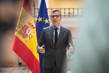 El ministro de la Presidencia, Justicia y Relaciones con las Cortes, Félix Bolaños, atiende a los medios de comunicación, en el Palacio de Parcent, a 4 de mayo de 2026, en Madrid (España). Bolaño