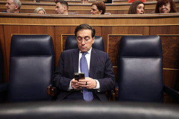 Archivo - El ministro de Asuntos Exteriores, José Manuel Albares, en una sesión de control al Gobierno, en el Congreso