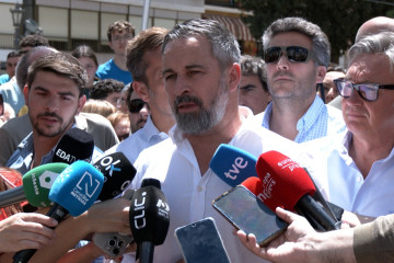 Santiago Abascal en declaraciones a medios en Puente Genil (Córdoba)
