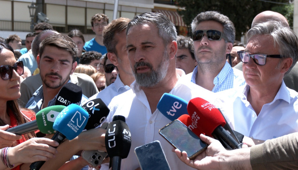 Santiago Abascal en declaraciones a medios en Puente Genil (Córdoba)