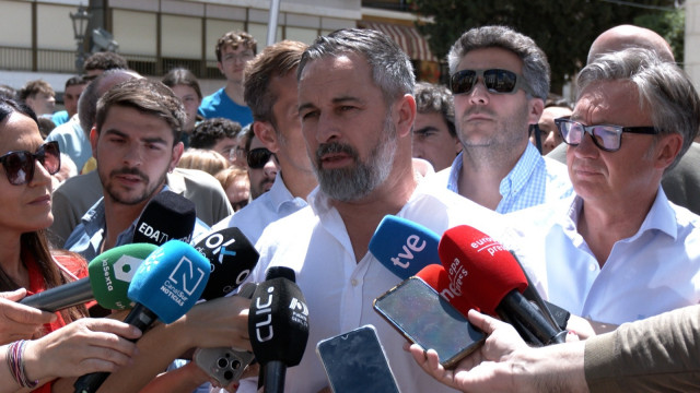 Santiago Abascal en declaraciones a medios en Puente Genil (Córdoba)