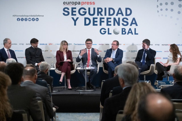 Representantes de Grupo Oesía, Aicox, Santa Bárbara Sistemas, Digeid, Sapa y Urovesa, durante la Jornada Seguridad y Defensa 'Innovación y visión estratégica', a 5 de mayo de 2026, en Madrid (España). El encuentro ha sido organizado por Europa Press.