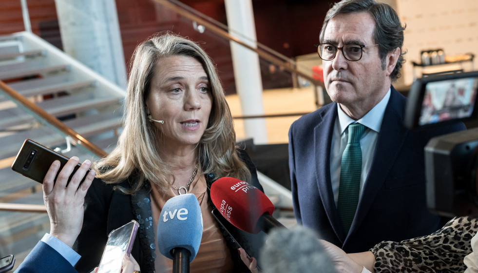Archivo - El presidente de CEOE, Antonio Garamendi, y la presidenta del Cepyme, Ángela de Miguel.