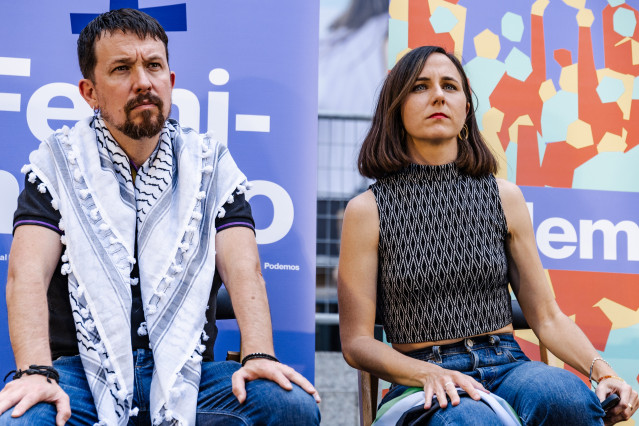 Archivo - El exlíder de Podemos, Pablo Iglesias y la secretaria general de Podemos, Ione Belarra durante el acto de cierre de campaña de Podemos para los comicios europeos, en la plaza de Pedro Zerolo, a 7 de junio de 2024, en Madrid (España).