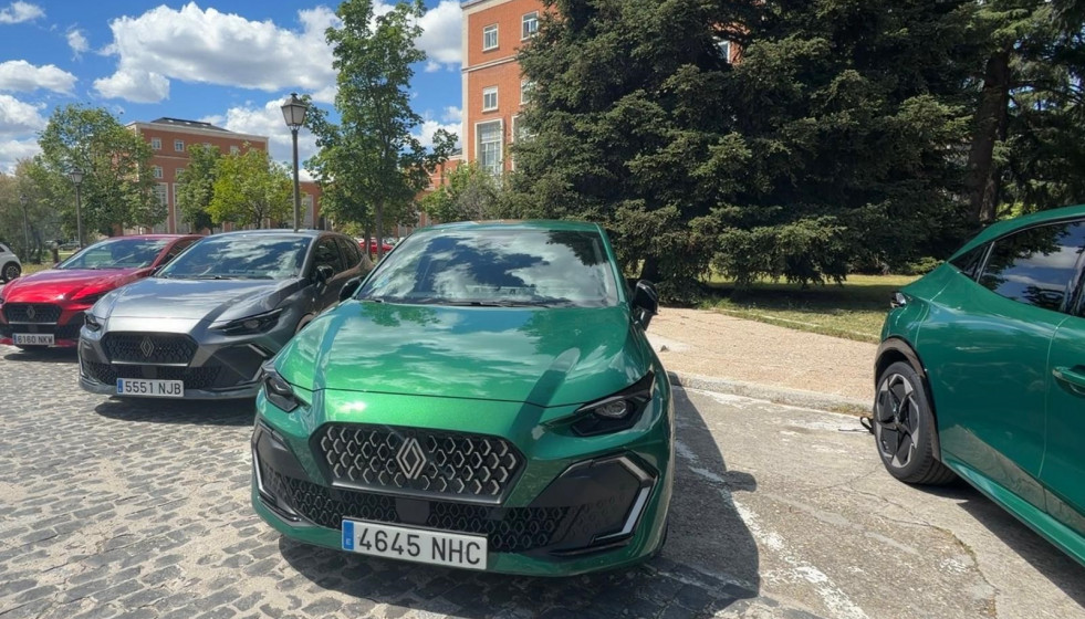 Renault Clio full hybrid E-Tech: más deportivo y eficiente, motor 'made in Spain' y desde 23.270 euros