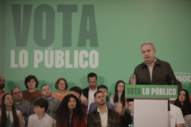 El expresidente del Gobierno José Luis Rodríguez Zapatero interviene en un mitin en Huelva en el marco de la campaña de las elecciones andaluzas del 17 de mayo.