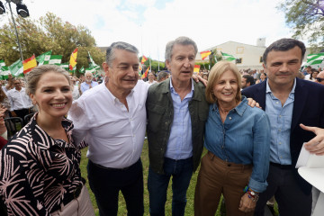 El presidente del Partido Popular, Alberto Núñez Feijóo, participa en Jerez de la Frontera (Cádiz) en un acto del PP de Cádiz junto al candidato 'popular' de la provincia, Antonio Sanz.