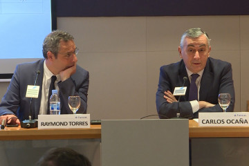 Archivo - (I-D) El director de Coyuntura y Economía InternacionalPrevisiones de Funcas, Raymond Torres y el Director Gneral de Funcas, Carlos Ocaña.