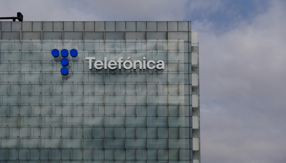 Archivo - Exterior de la sede de Telefónica, en el ensanche de Las Tablas, en el distrito de Fuencarral-El Pardo, en Madrid (España)