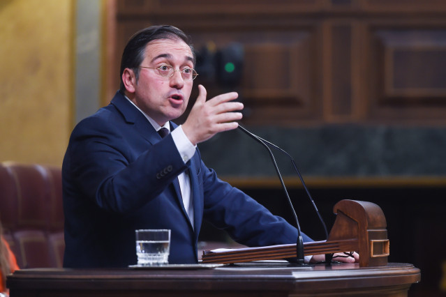 Archivo - El ministro de Asuntos Exteriores, José Manuel Albares, en la tribuna del Congreso