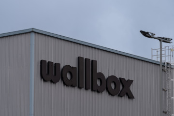 Archivo - Fachada de la sede de Wallbox en Barcelona