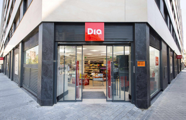 Archivo - Fachada de un establecimiento Dia