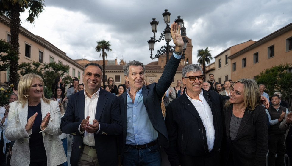 El presidente del Partido Popular, Alberto Núñez Feijóo, durante un mitin en la campaña electoral andaluza, celebrado en Guadix (Granada), a 6 de mayo de 2026.