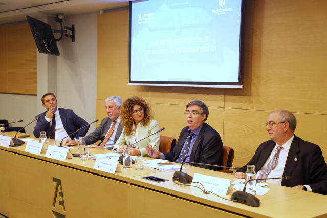 Rafael Perea, Jesús Pellón, Ainhoa Goño, Luis Fernández del Pozo y Jesús Quijano.