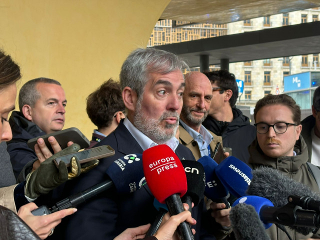 El presidente de Canarias, Fernando Clavijo, ofrece declaraciones a los medios en Bruselas