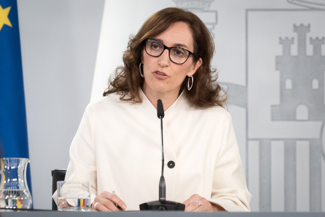 La ministra de Sanidad, Mónica García, durante una rueda de prensa, en el Complejo de la Moncloa, a 6 de mayo de 2026, en Madrid (España).