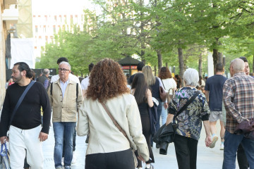 Archivo - Gente en la calle en una imagen de archivo