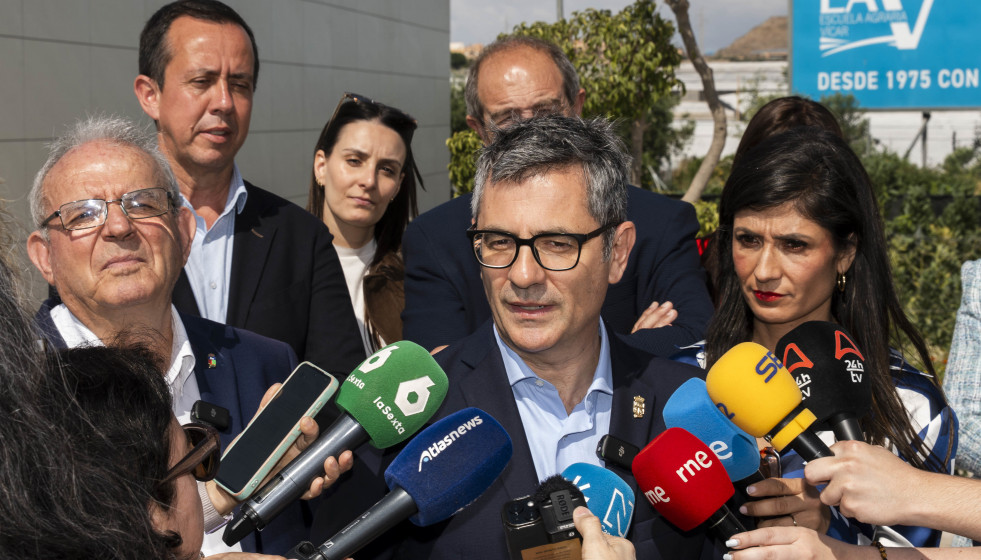 El secretario de Justicia del PSOE y ministro de Presidencia, Justicia y Relaciones con las Cortes, Félix Bolaños, atiende a los medios en una visita realizada a las instalaciones de la Escuela Agra