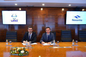 Firma de contrato entre Urovesa y Navantia
