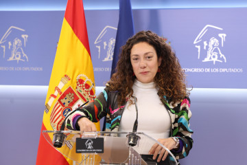 La diputada de Sumar Aina Vidal durante una rueda de prensa, en el Congreso de los Diputados, a 5 de mayo de 2025, en Madrid (España).