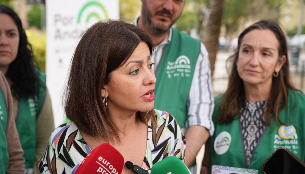 La ministra de Juventud e Infancia, Sira Rego, en una atención a los medios en Sevilla.