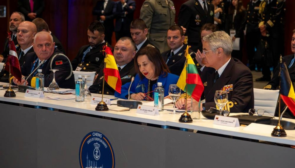 La ministra de Defensa, Margarita Robles, interviene en la reunión de jefes de las marinas europeas.