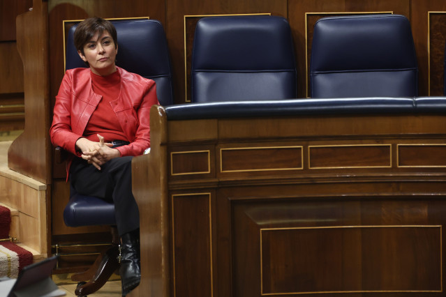 Archivo - La ministra Portavoz, Isabel Rodríguez, durante una sesión plenaria.