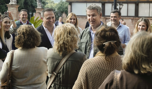 El líder del PP, Alberto Núñez Feijóo, en una visita a la provincia de Cádiz con motivo de las elecciones del 17 de mayo.