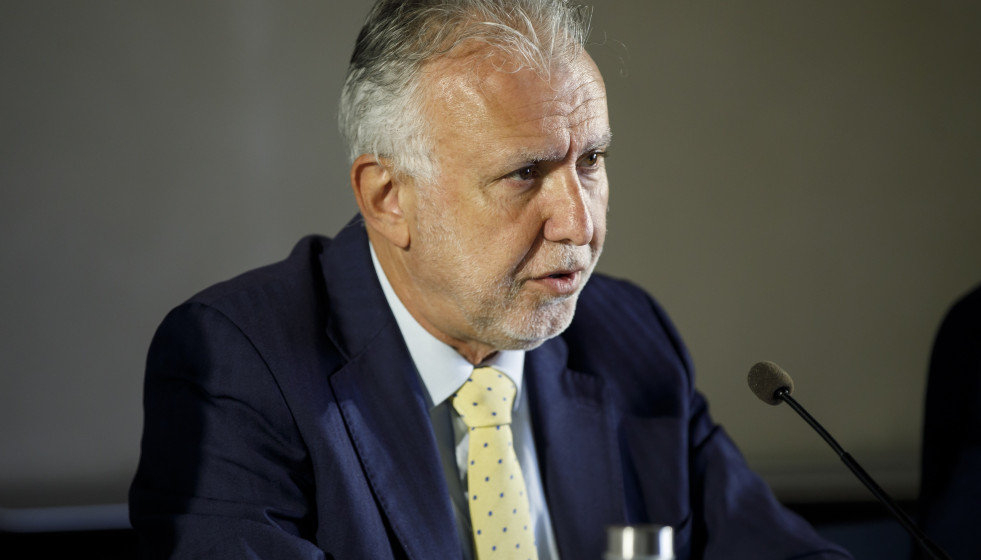 El ministro de Política Territorial y Memoria Democrática, Ángel Víctor Torres, interviene en la inauguración de las Jornadas sobre 'Paz, Memoria y Democracia: 50 años de la investigación de pa