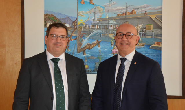 Archivo - Pablo Nieto, director de Puertos de Tenerife, y Pedro Suárez, presidente de la Autoridad Portuaria